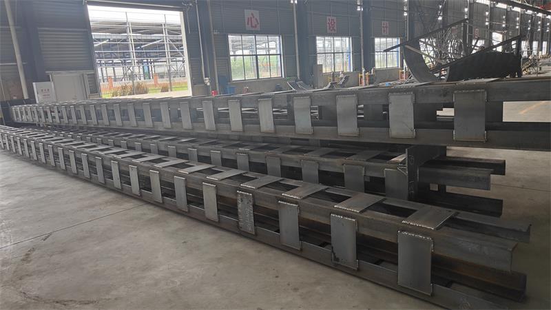 中鐵上海工程局集團有限第一機械化施工分公司陸軍指揮學(xué)院龍盤錦城安置房項目